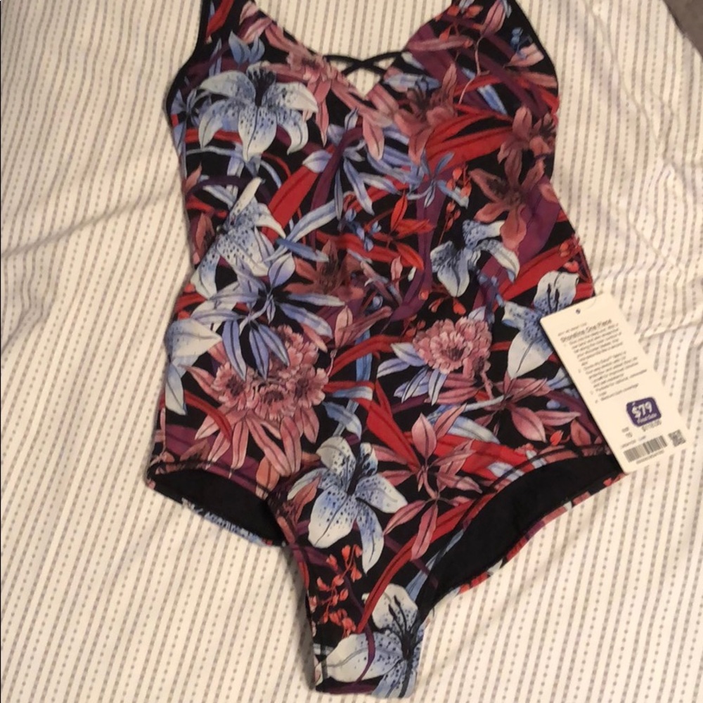 Lululemon shoreline one piece bathing suit